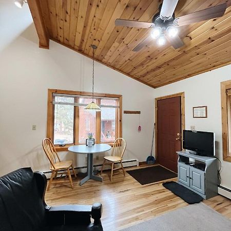 Cozy Cabin Suite Bed And Breakfast 우드랜드 파크 외부 사진