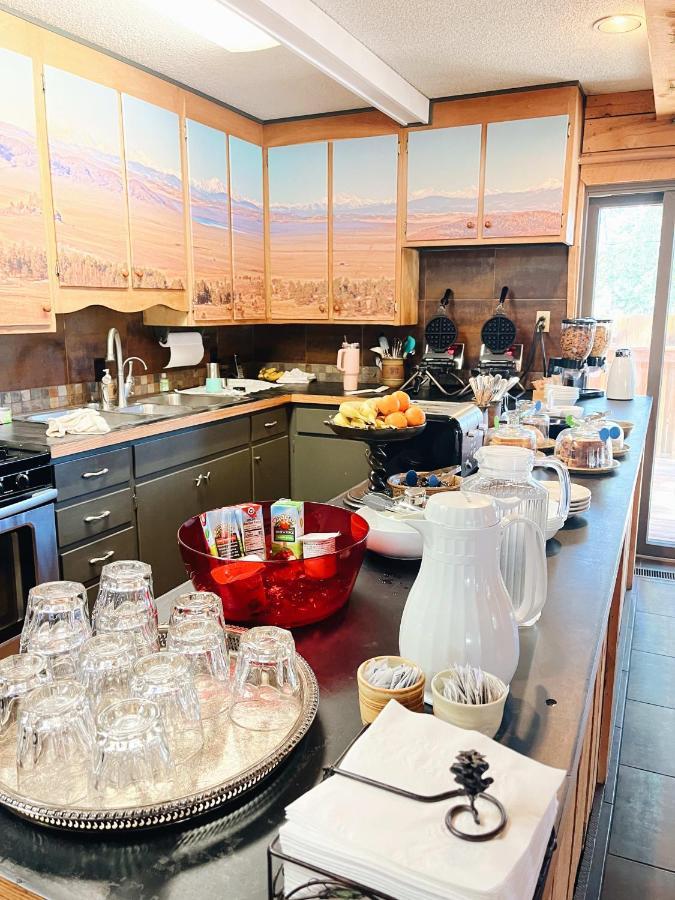 Cozy Cabin Suite Bed And Breakfast 우드랜드 파크 외부 사진
