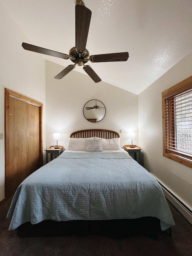 Cozy Cabin Suite Bed And Breakfast 우드랜드 파크 외부 사진